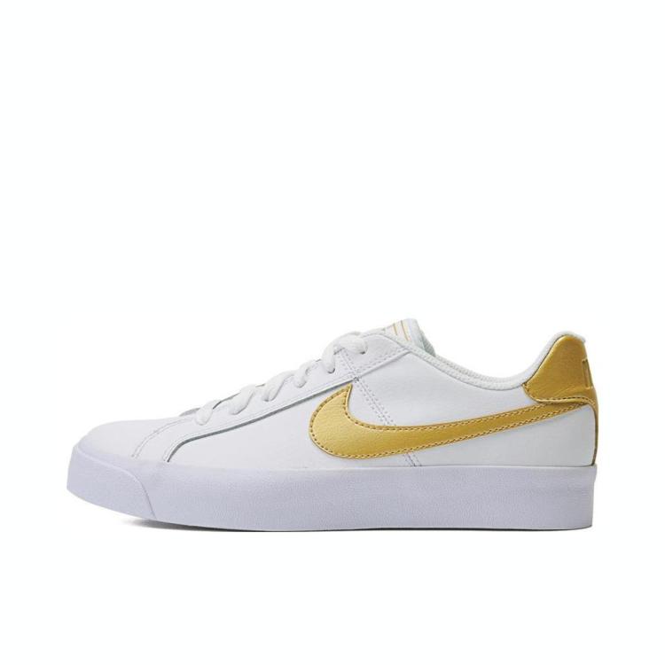 Nike Court Royale Ac 复古简约 轻盈舒适 女子板鞋 In White