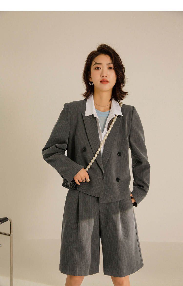 暗条纹西装女2021年新款秋季翻领设计感长袖翻领短款上衣