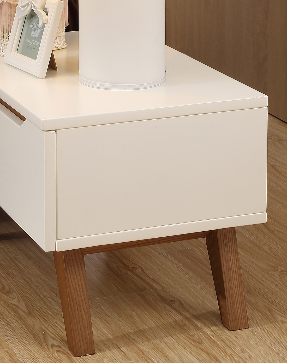 韵系实木水曲柳床头柜