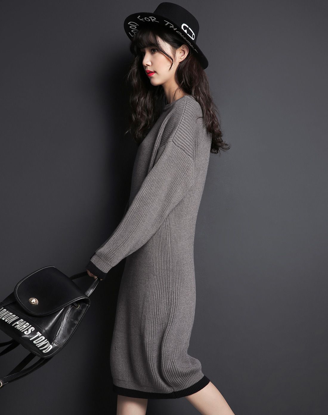 深灰 落肩袖后背v领针织连衣裙
