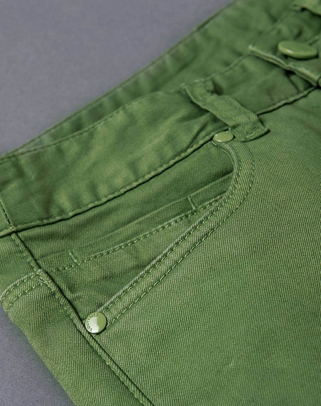 浅军绿修身保暖牛奶绒牛仔长裤