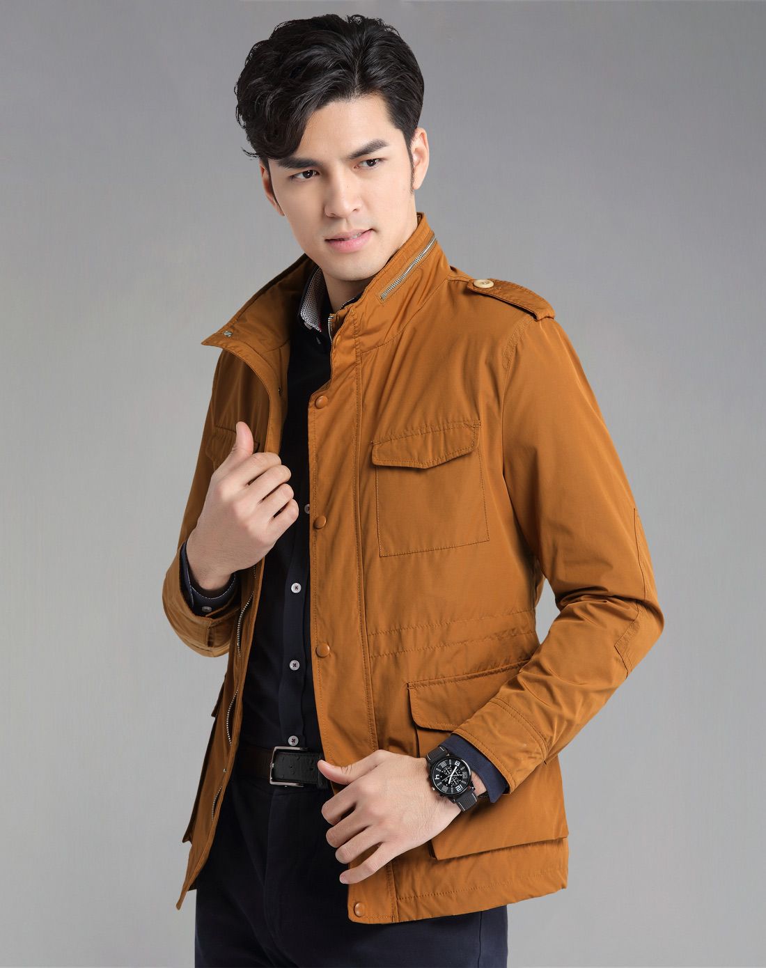 黄棕色时尚休闲简约立领夹克