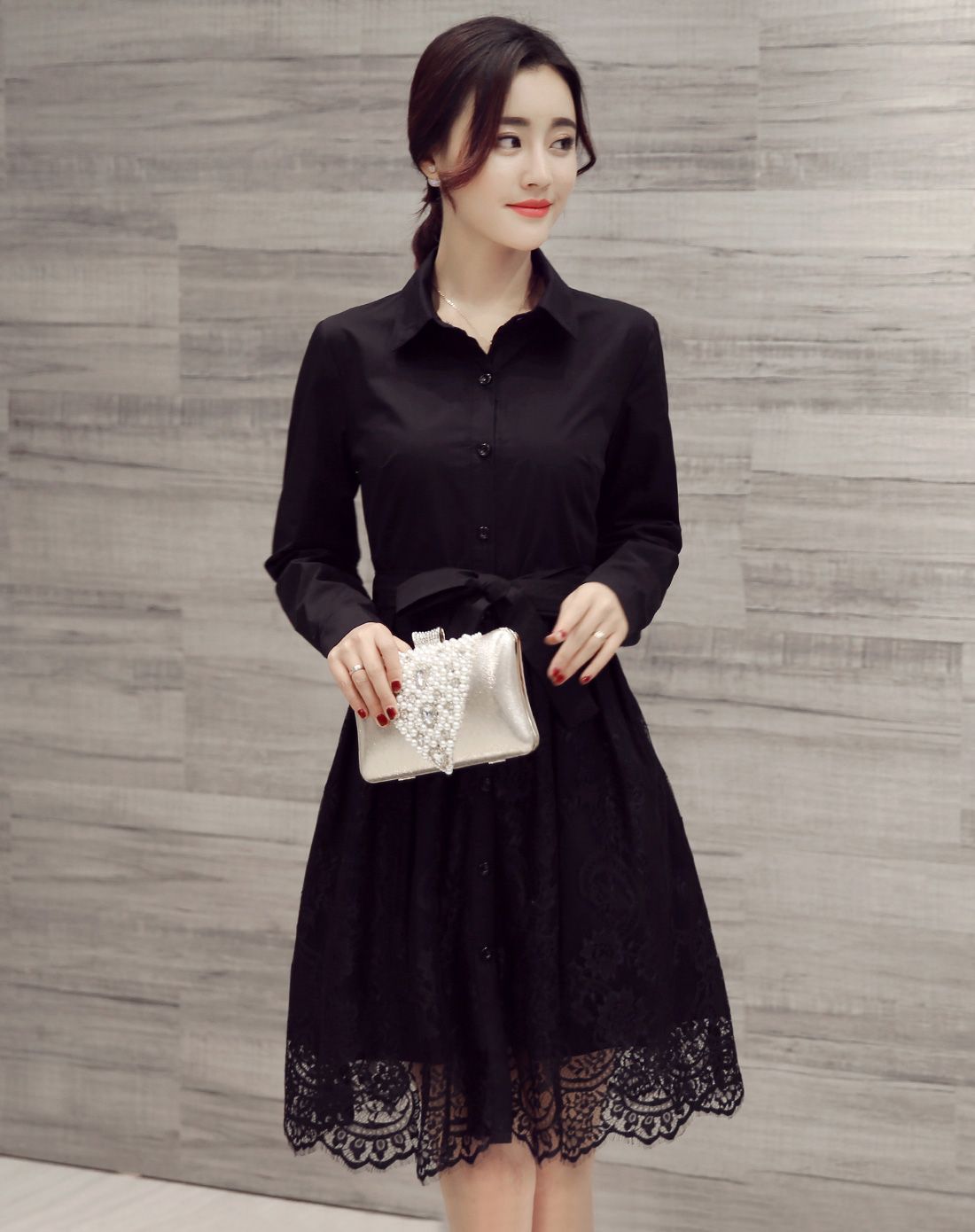 黑色翻领开襟时尚连衣裙