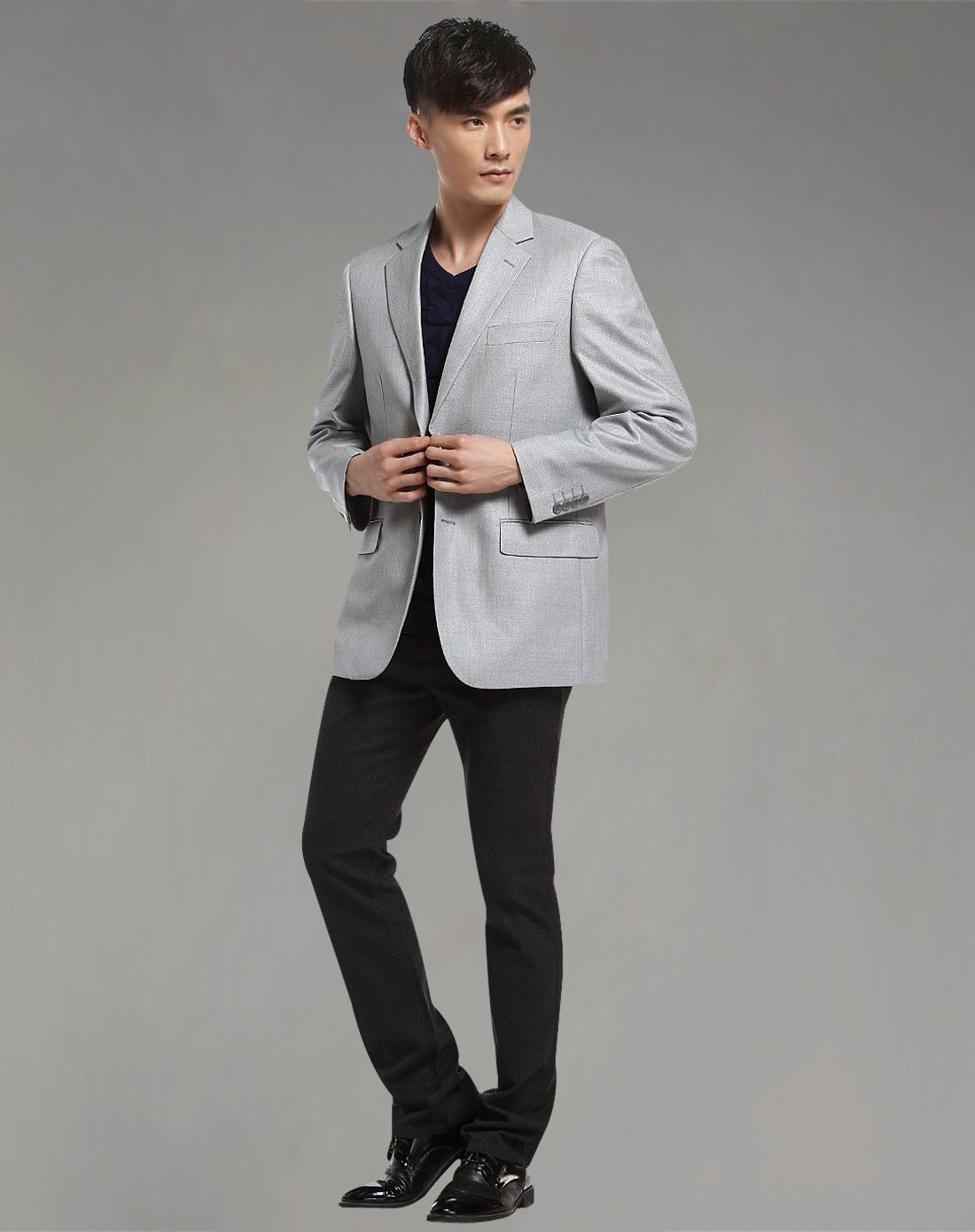 银灰色帅气时尚西服