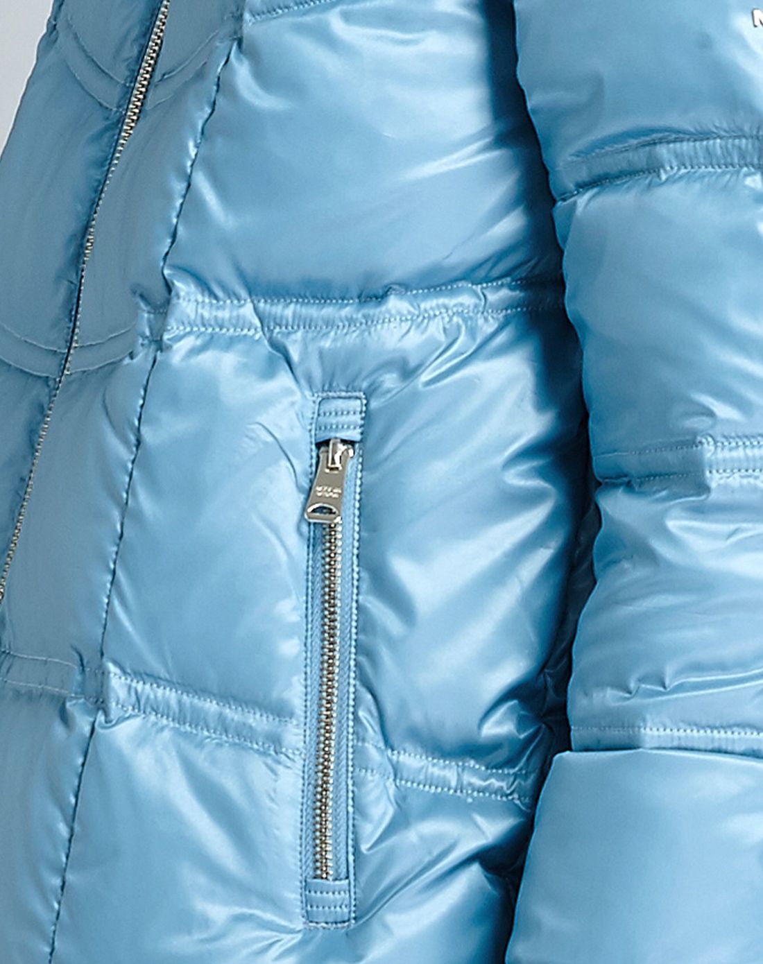 女款天空蓝茧型运动款羽绒服