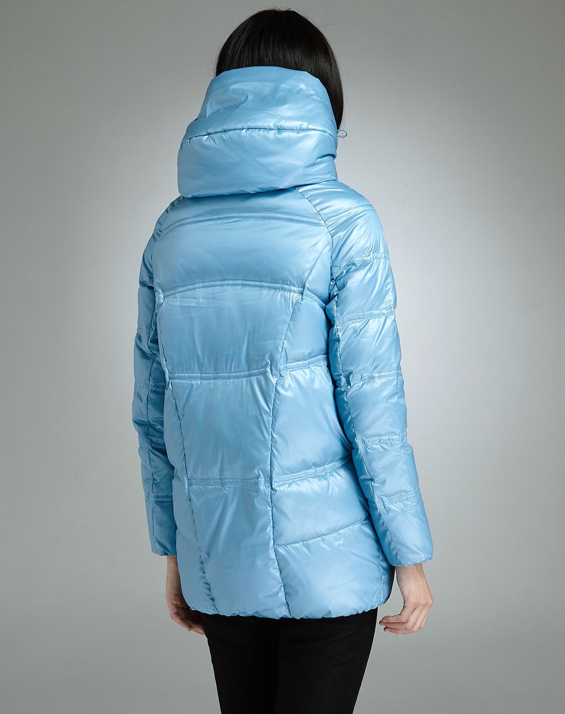女款天空蓝茧型运动款羽绒服