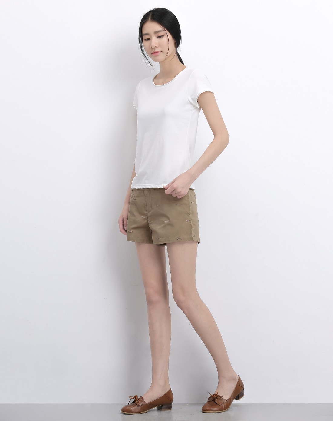 女式卡其色休闲短裤