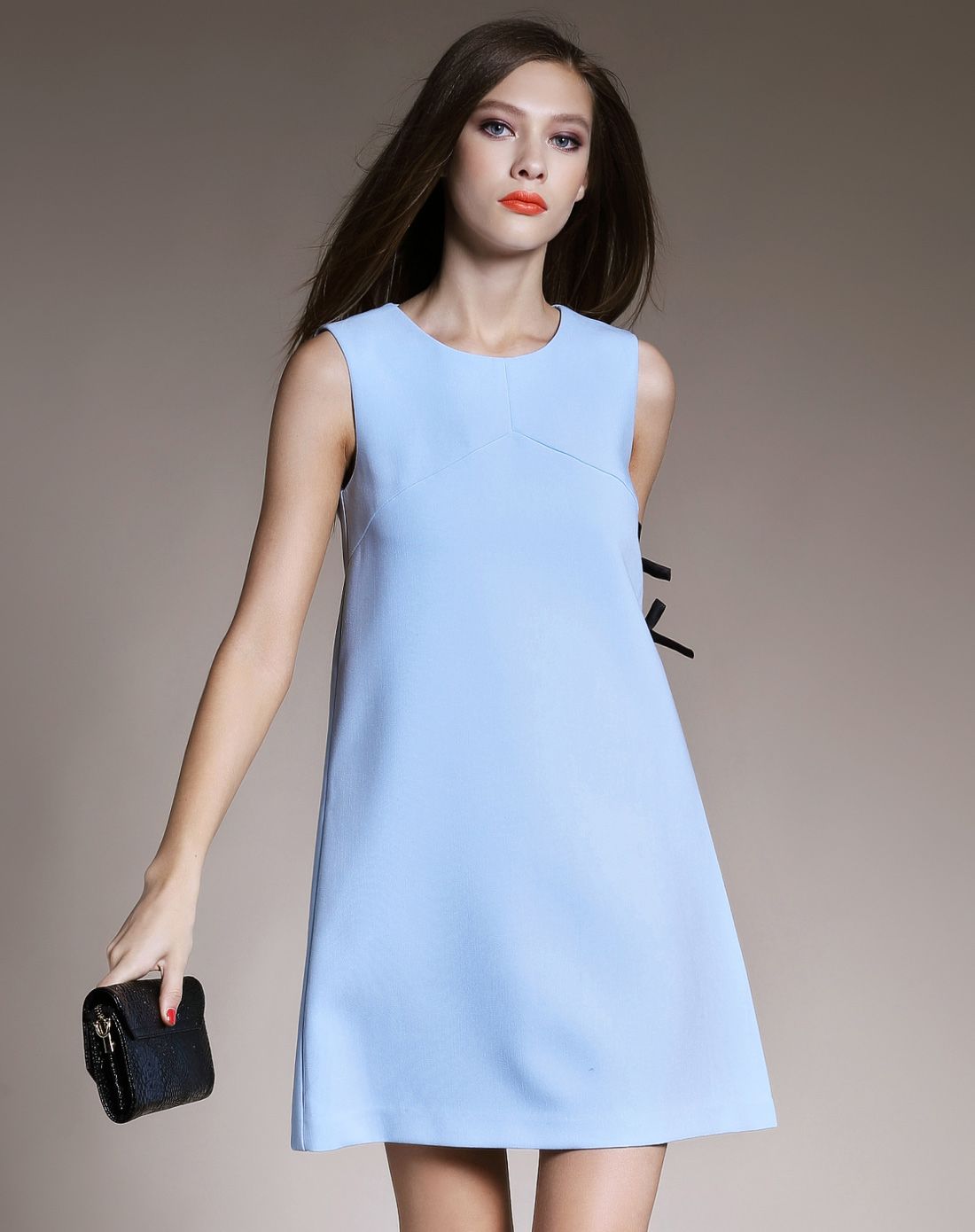 女款浅蓝色休闲无袖连衣裙