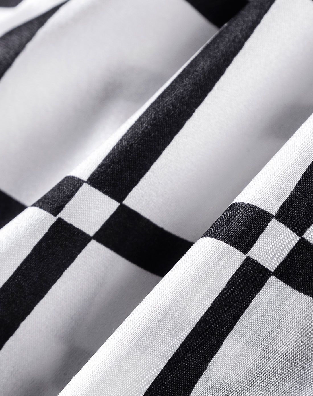 白色格纹长袖显瘦修身连衣裙