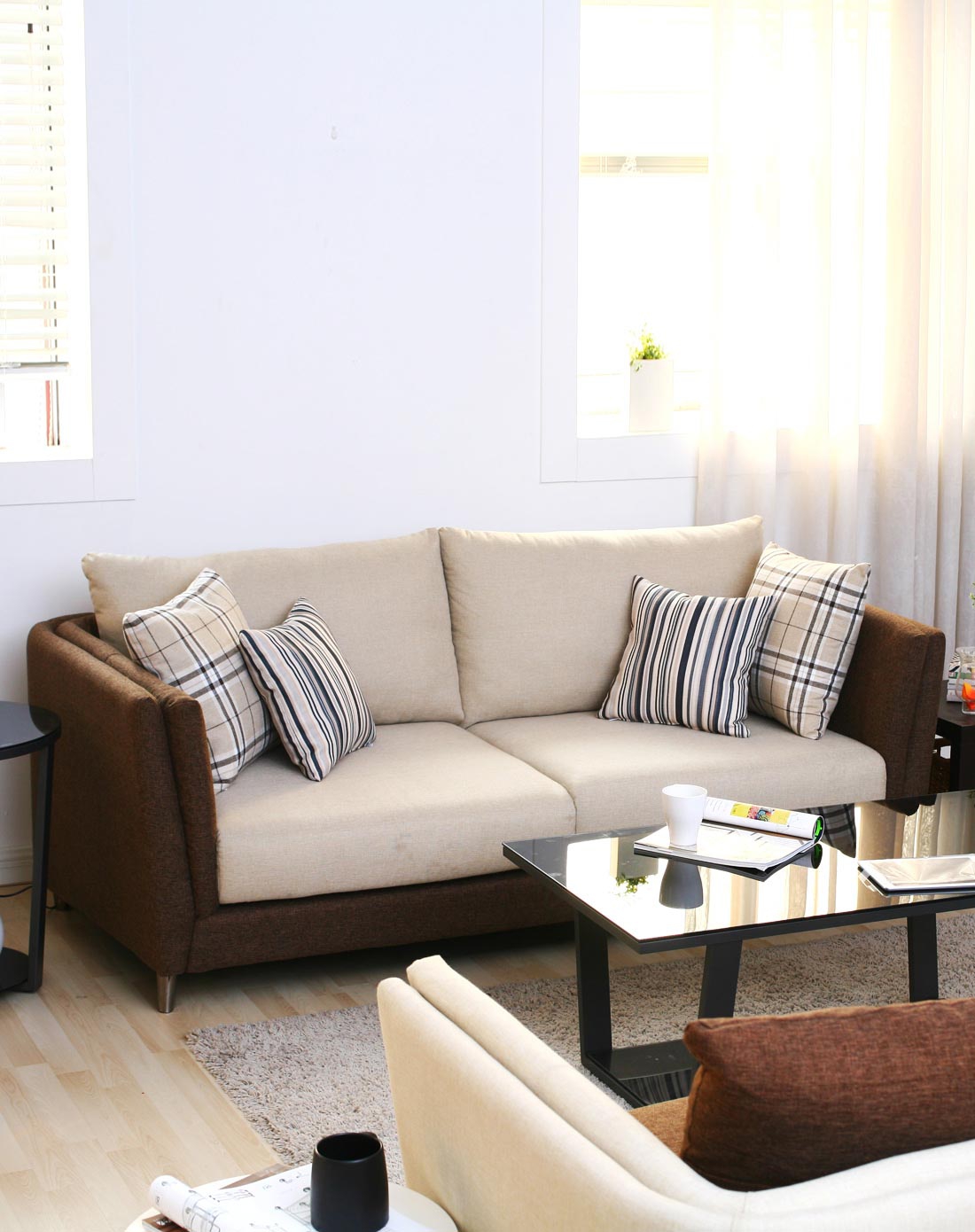舒适三人沙发米白色坐垫咖啡边送3个同系抱枕