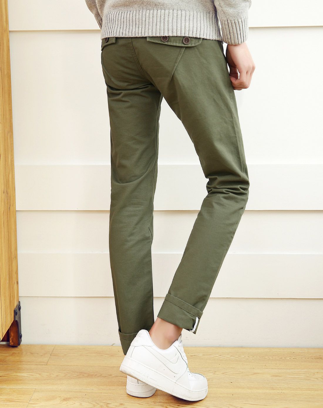 男军绿色创意口袋设计休闲裤