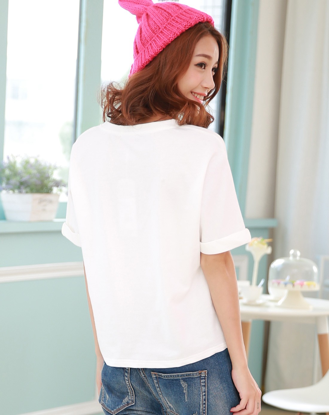 女款白色中袖t恤