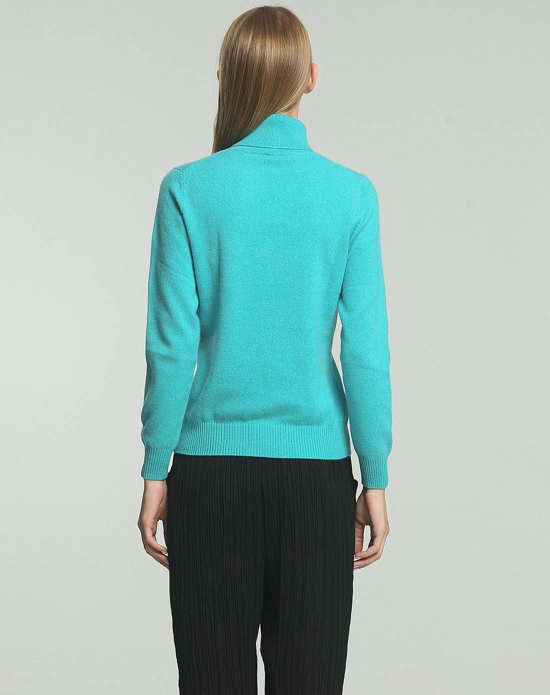 女款浅湖蓝简约百搭纯山羊绒高领套衫