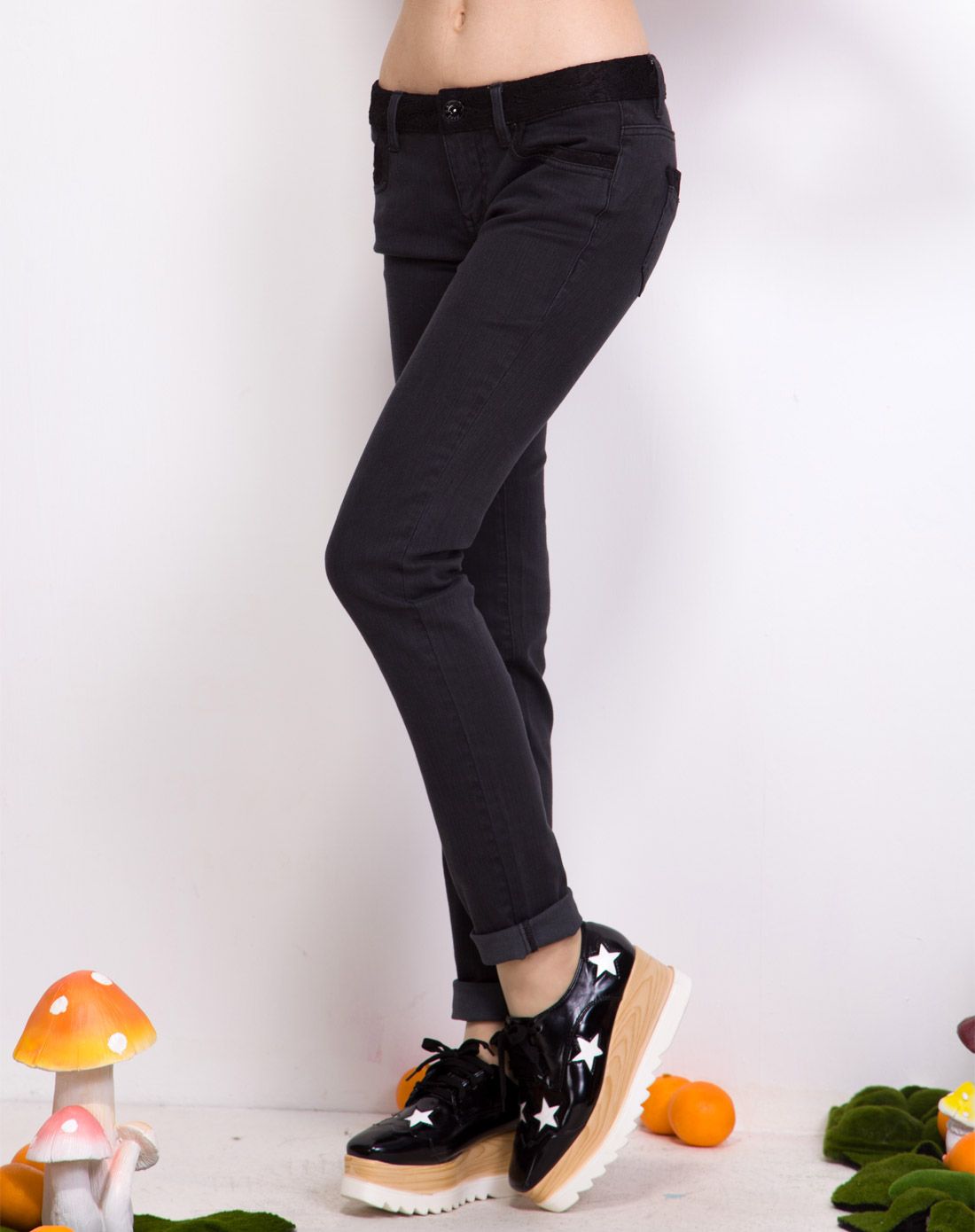 深灰/蕾丝牛仔窄脚裤