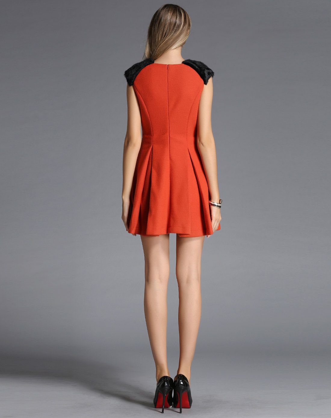 橘红色时尚钉链条拼兔毛无袖毛呢连衣裙