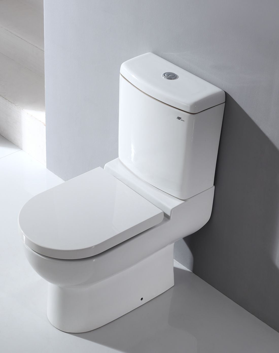 出口型豪华直冲式墙排分体马桶h104