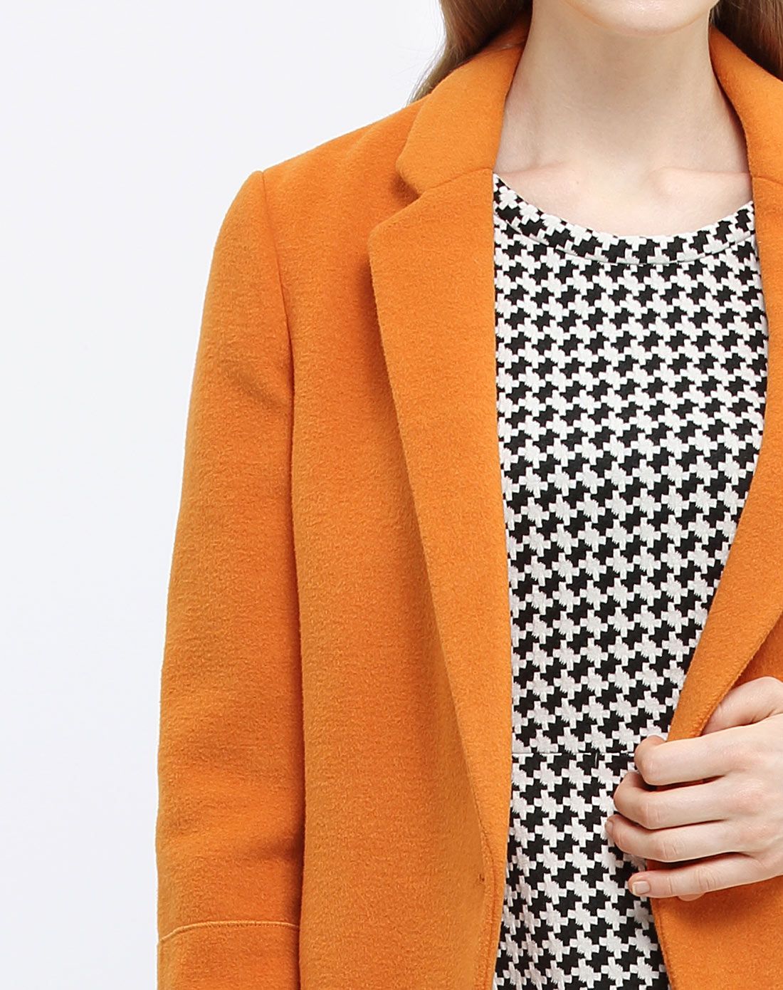 浅桔黄西装领毛呢大衣