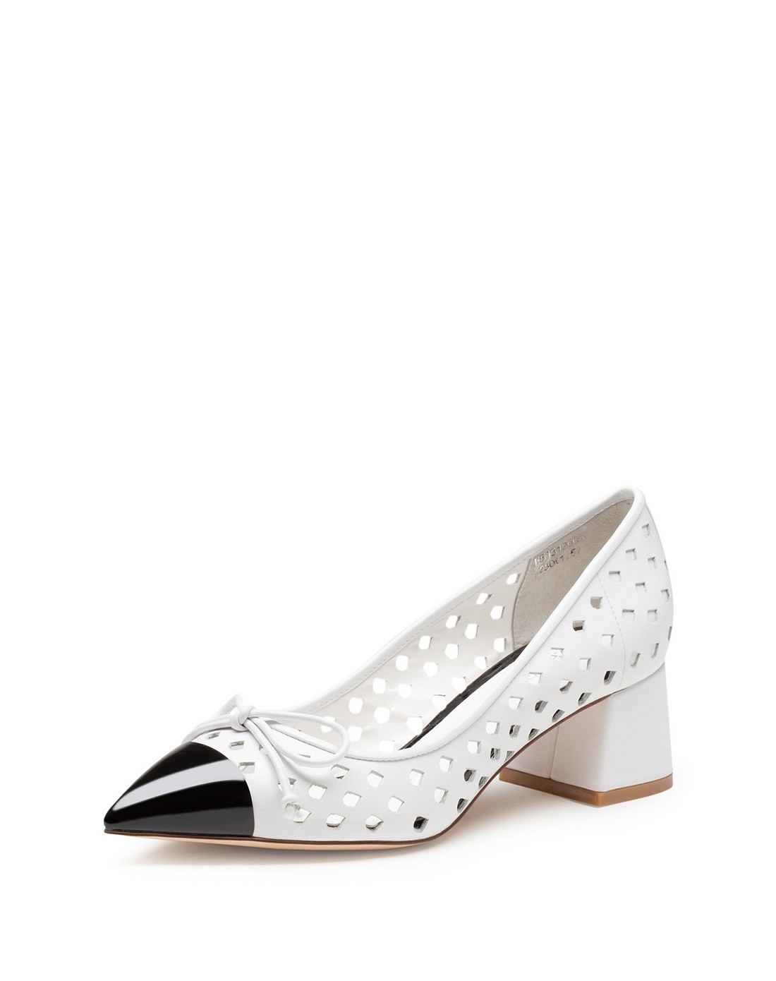 白色时尚尖头中空真皮女士单鞋