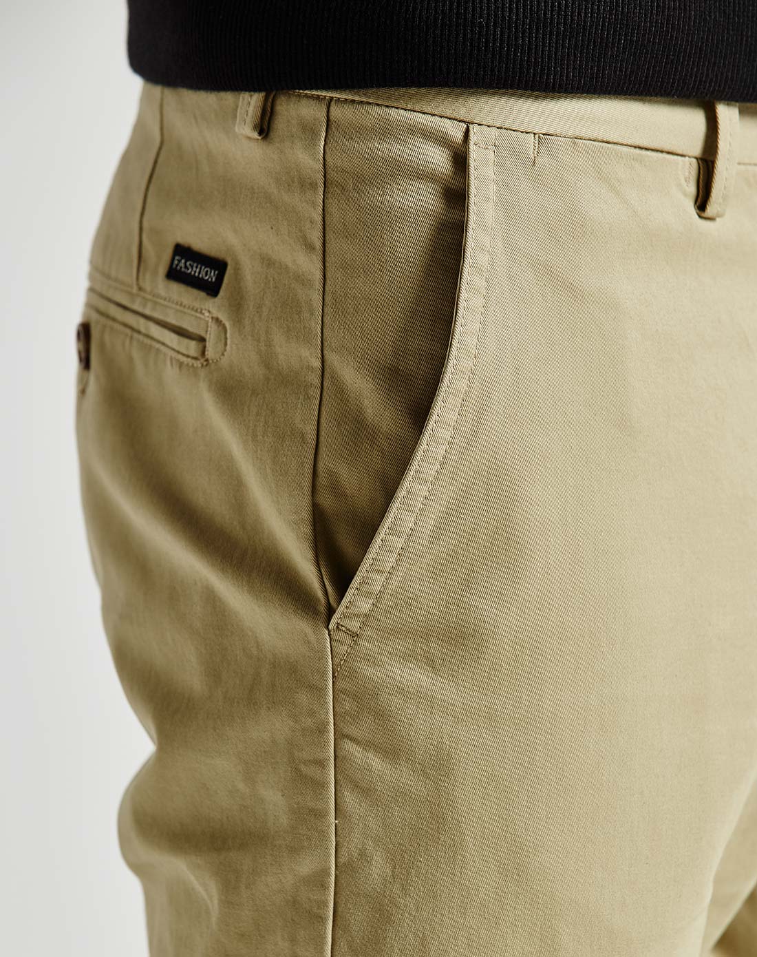 浅卡其纯色直筒时尚休闲裤