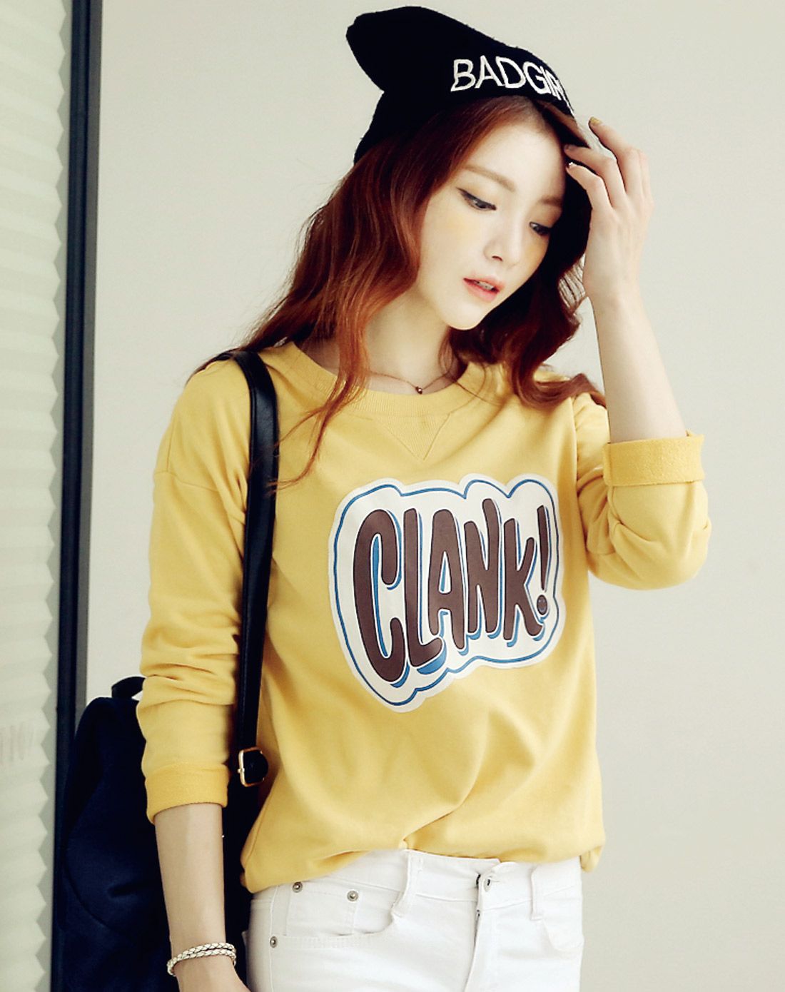 浅卡其色长袖卫衣