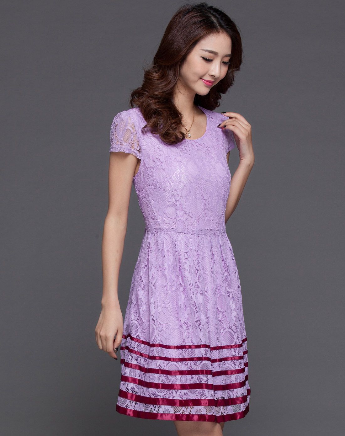 紫色蕾丝优雅连衣裙