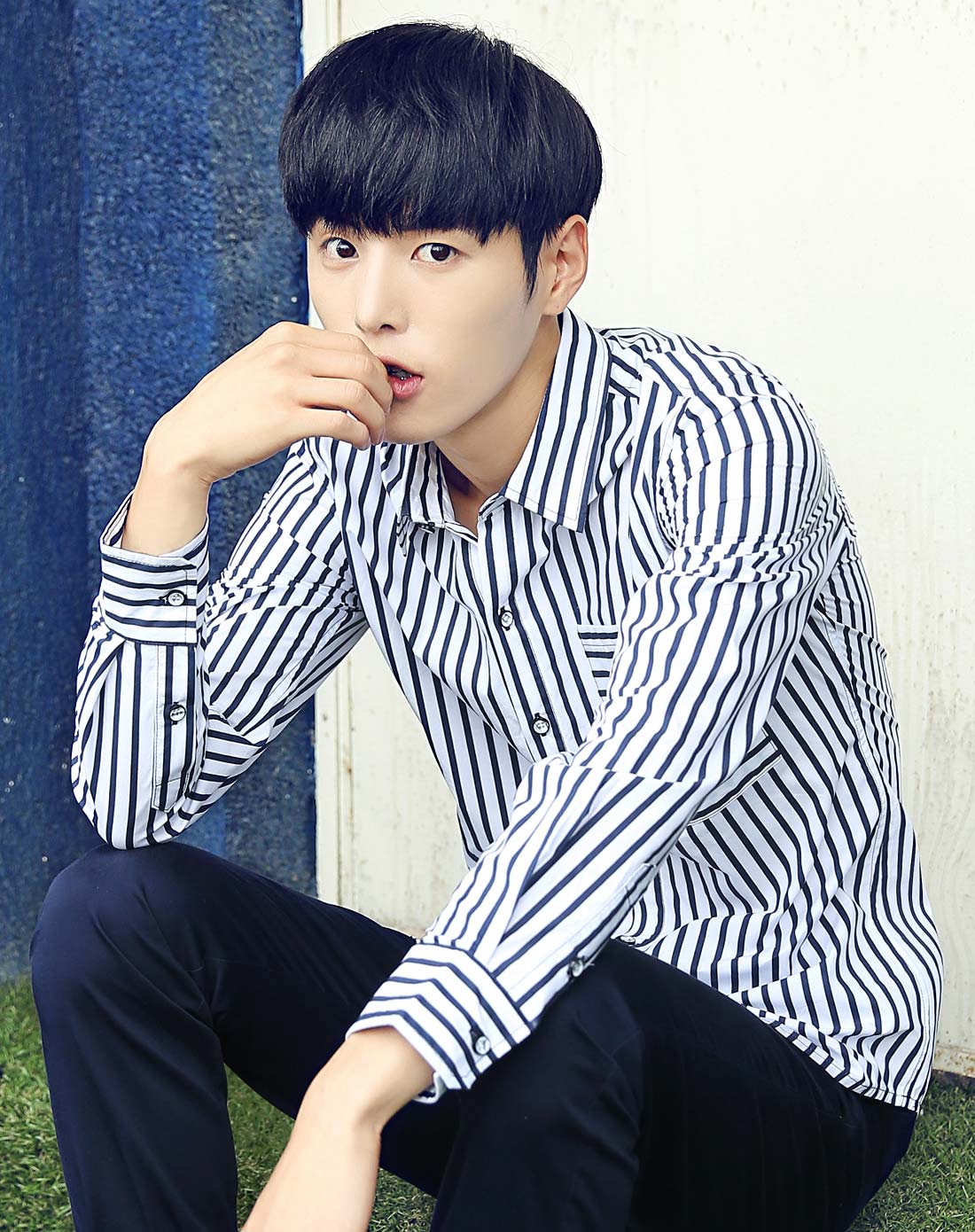 男蓝白条韩风时尚休闲长袖衬衫