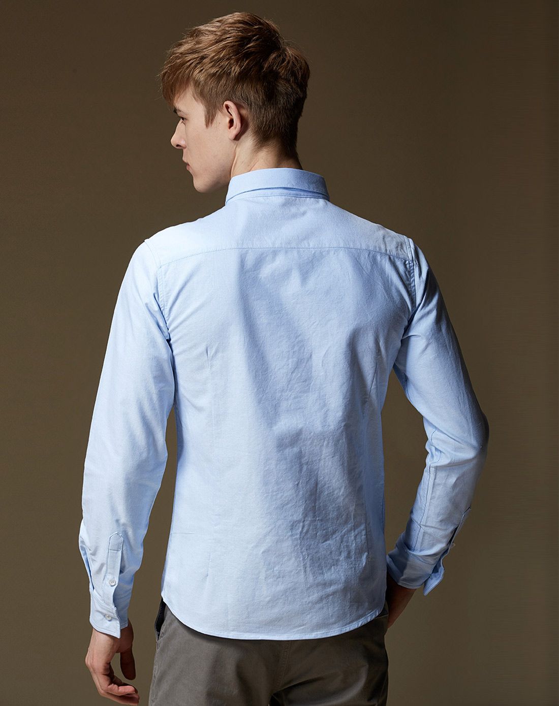 浅蓝色纯色男士衬衣