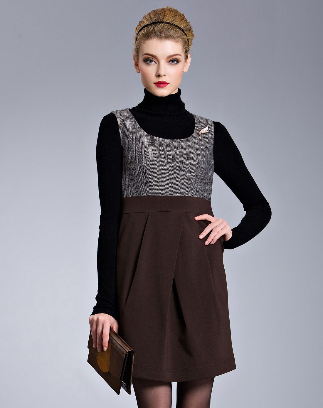 灰咖啡色时尚撞色连衣裙