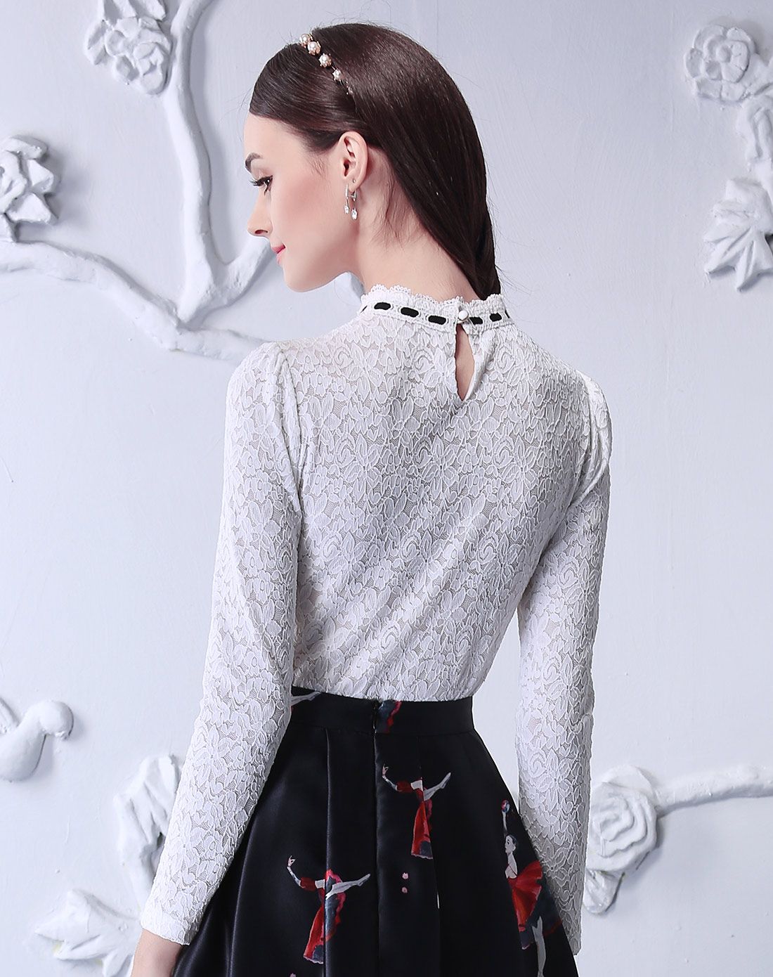 白色透视小性感蕾丝打底衫