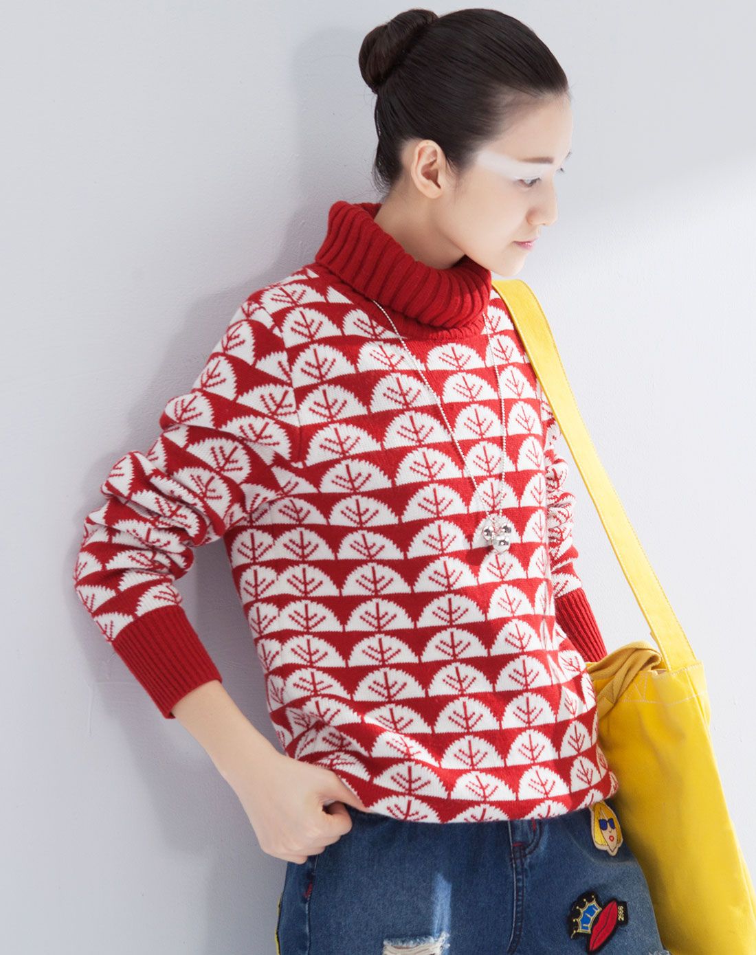 枣红高领图案毛衣