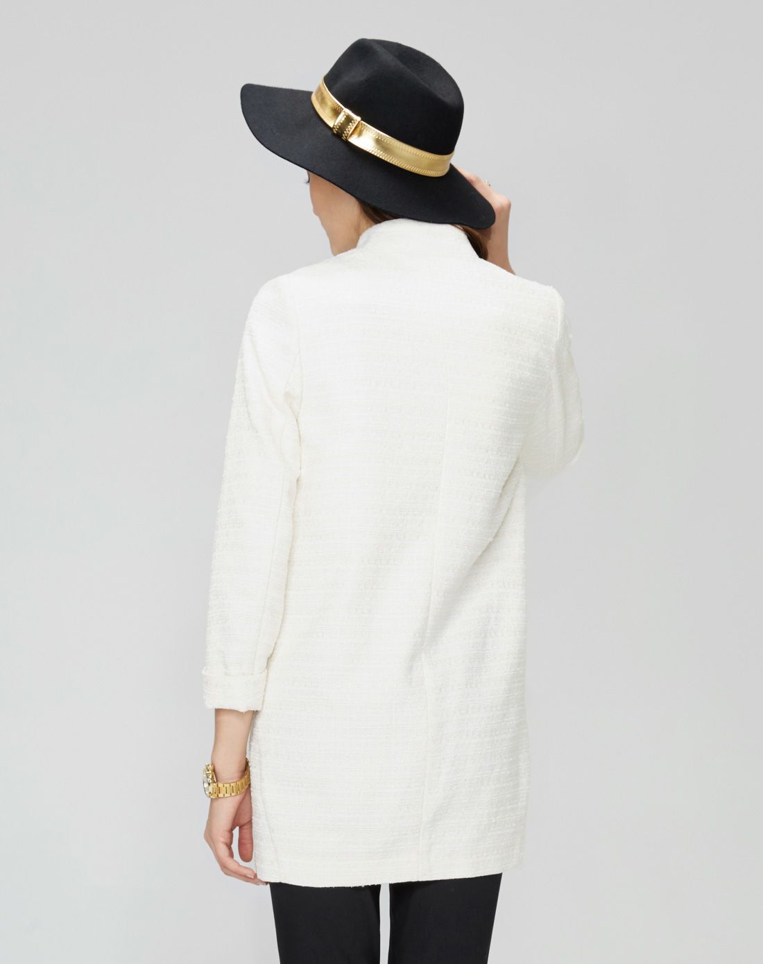 白色直身长款西装